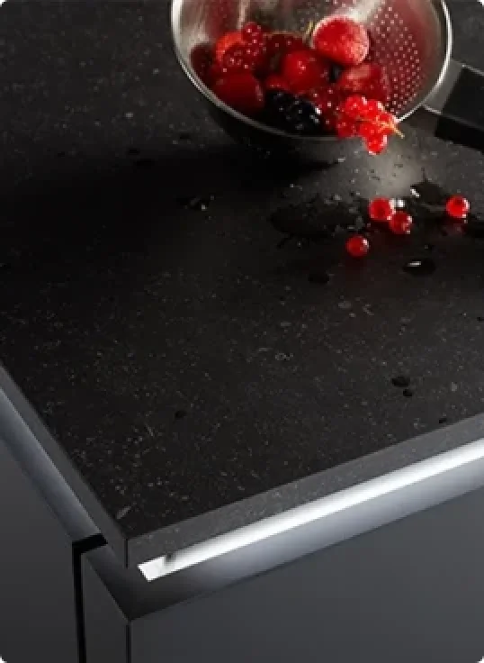 Détail plan de travail avec fruits rouges