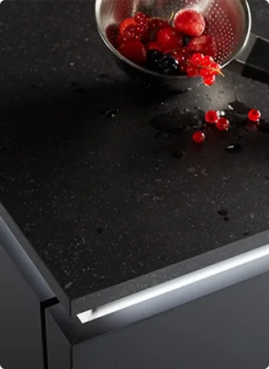 Détail plan de travail avec fruits rouges